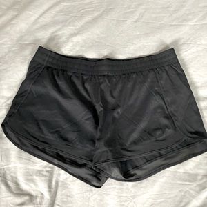 Athleta Mesh Racer Run Shorts 4” in XL. Never worn.